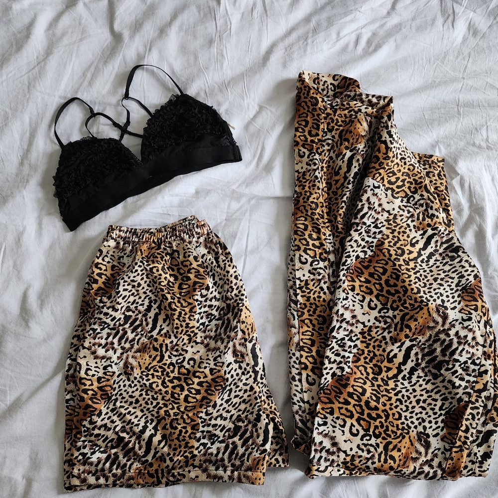 🚨 4/$20 Leopard Print Silky Robe & Shorts